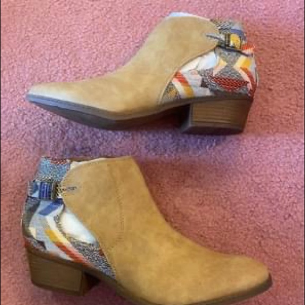 Womens Aztec Print Bootie Shoes Size 9